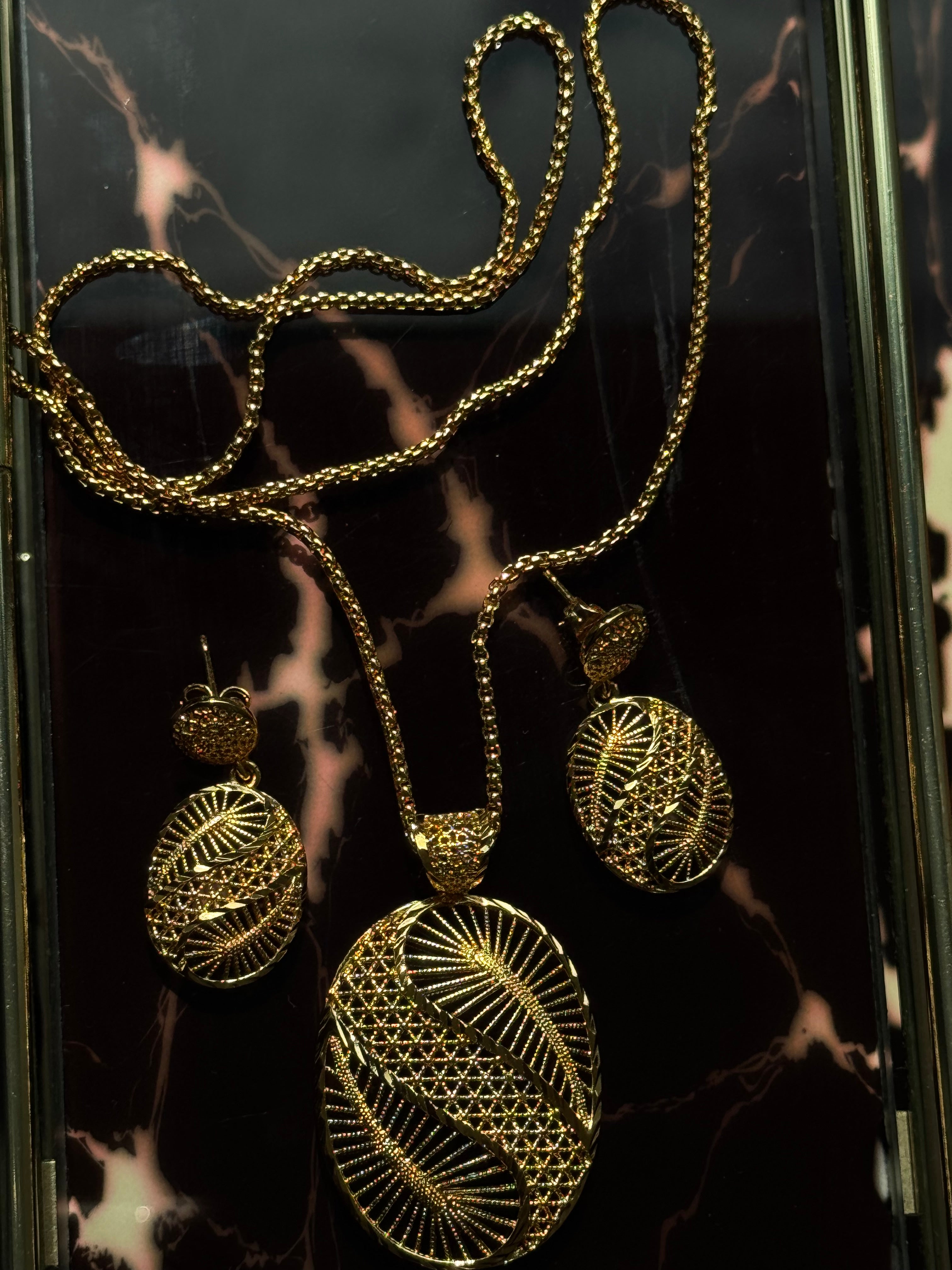 Diamond-Cut Oval Pendant Gold Earrings & Necklace Set