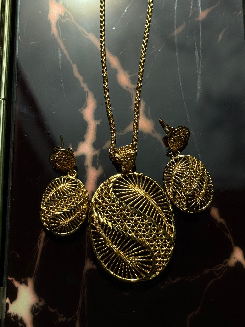 Diamond-Cut Oval Pendant Gold Earrings & Necklace Set