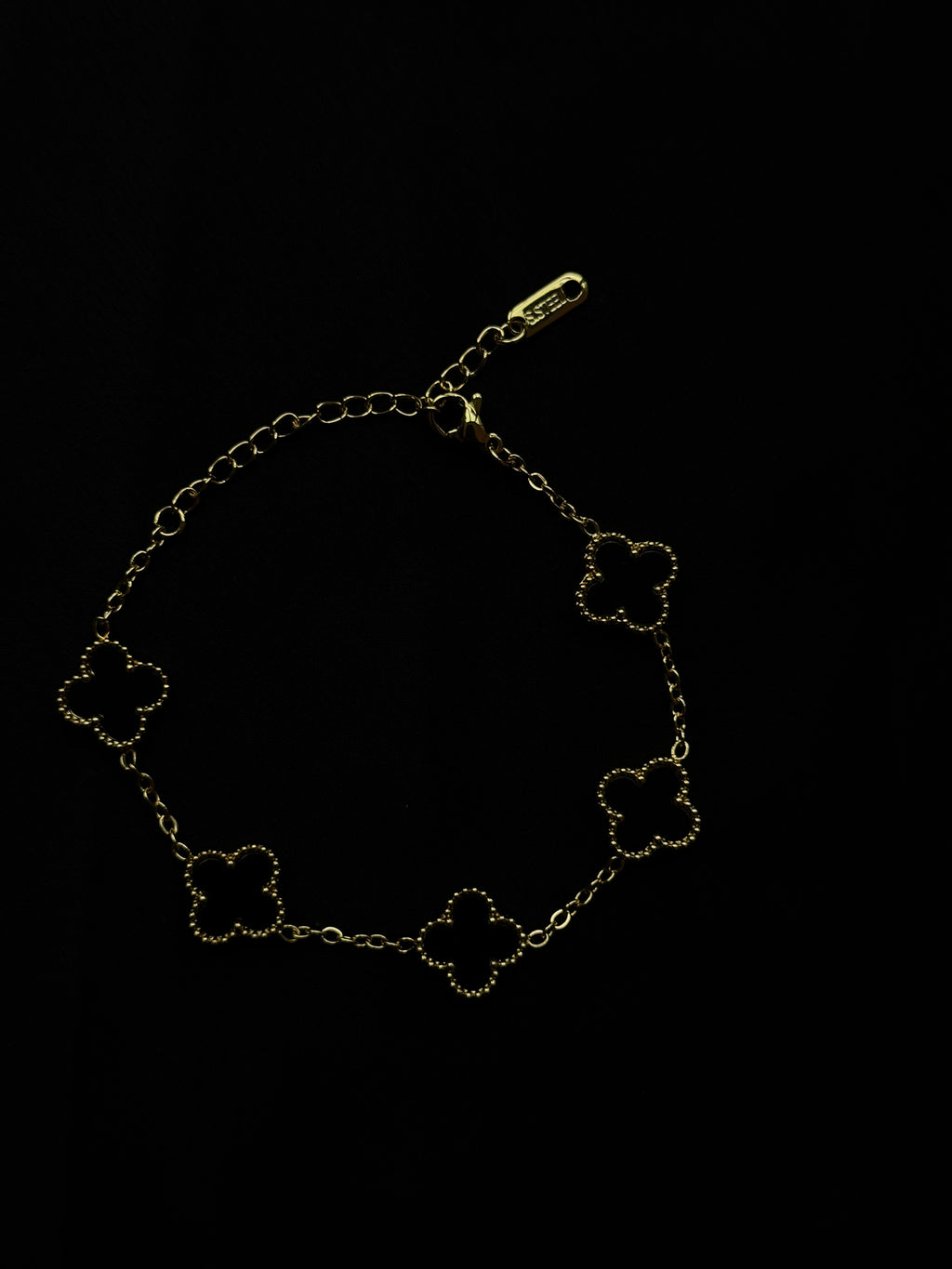 Gold-Tone Four-Leaf Clover Charm Bracelet – Stackable Motif Design