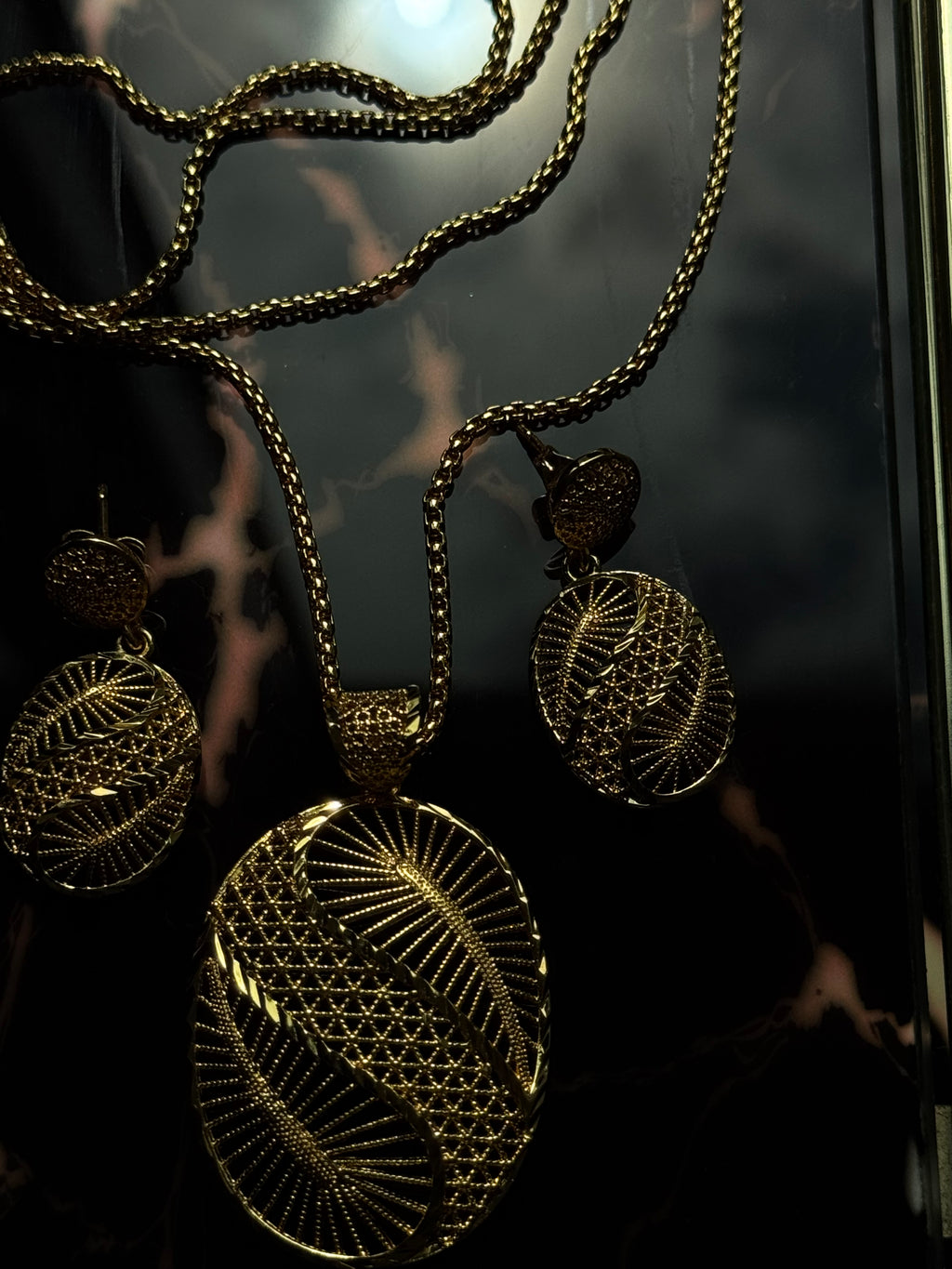 Diamond-Cut Oval Pendant Gold Earrings & Necklace Set