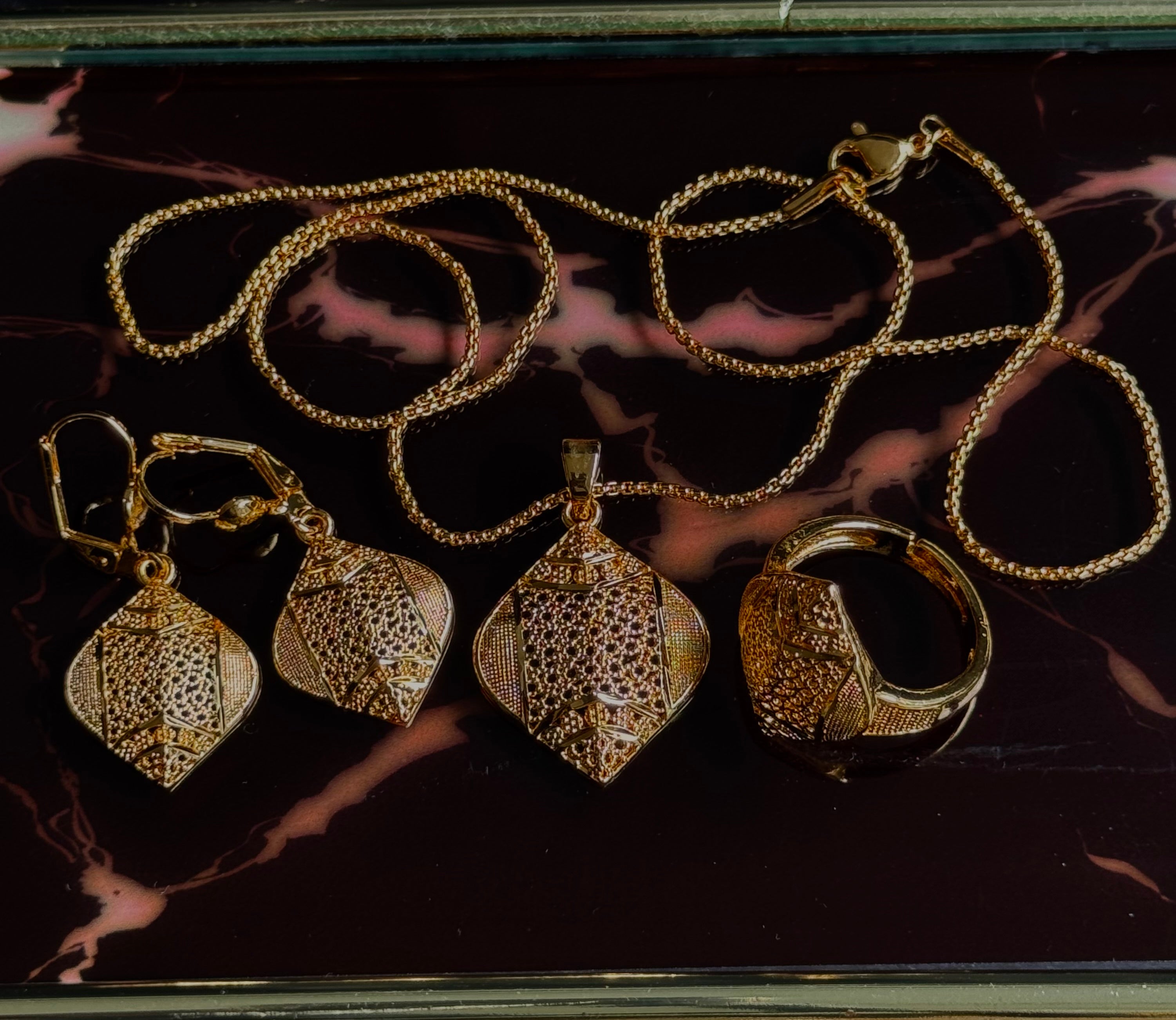 Diamond-Shaped Filigree Gold Jewelry Set (Necklace, Earrings & Ring)