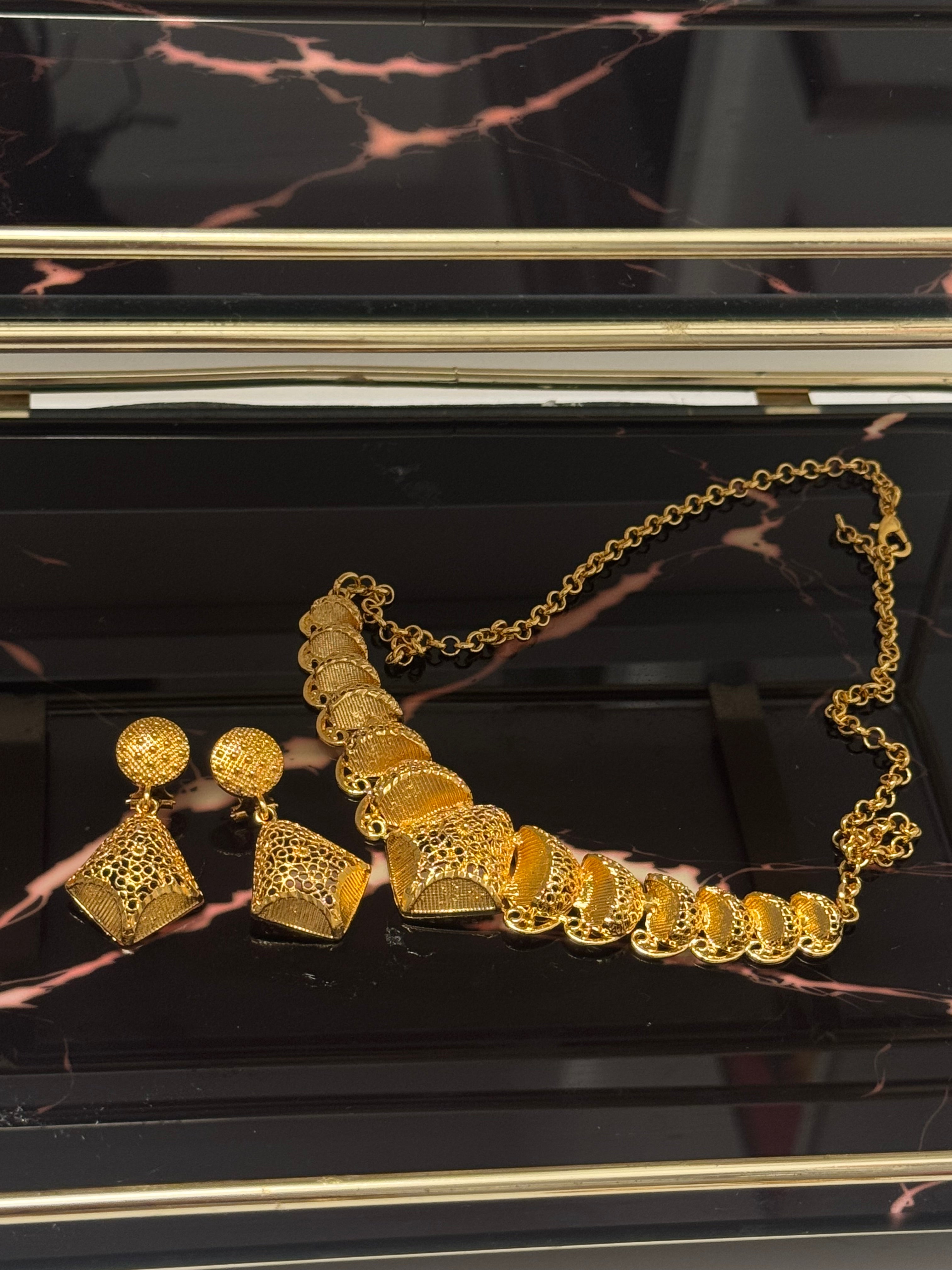 24K Gold Plated Scalloped Necklace & Earring Set