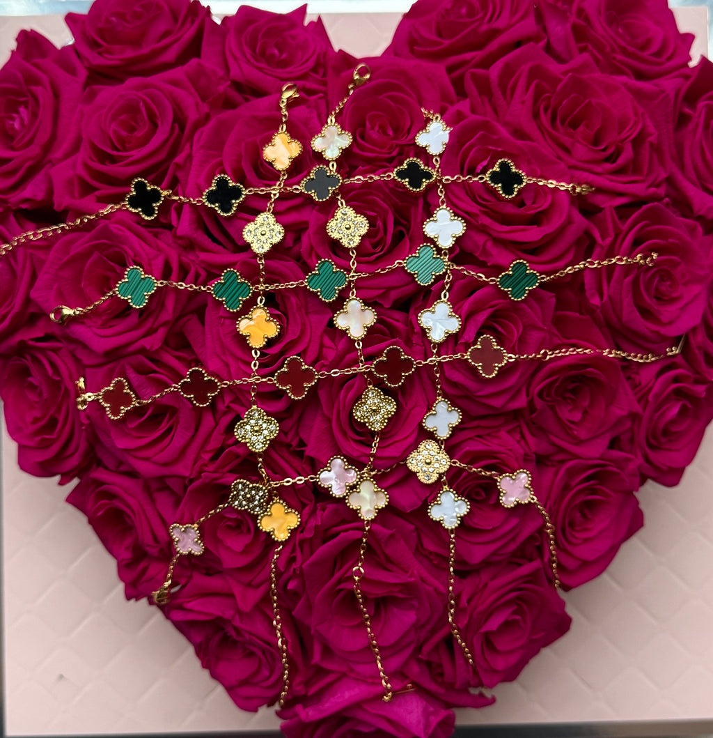 Gold-Tone Four-Leaf Clover Charm Bracelet – Stackable Motif Design